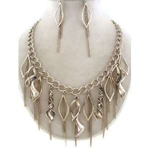  Fashion Jewelry ~ Silvertone Antique Look Metal Necklace 