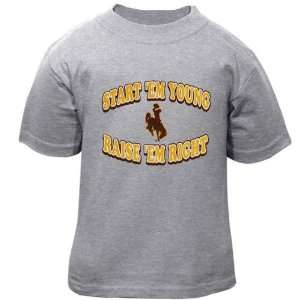  Wyoming Cowboys Ash Infant Start Em Young T shirt: Sports 