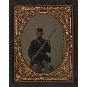   in Union uniform with musket,bayonet in scabbard: Home & Kitchen