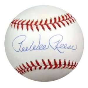 Pee Wee Reese Signed Baseball   NL PSA DNA #M55435   Autographed 