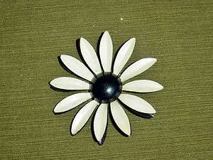VINTAGE costume black and white enamel daisy BROOCH pin mid century 