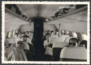 Fotografie Flugzeug Innenraum loses Gepäck 1960er  