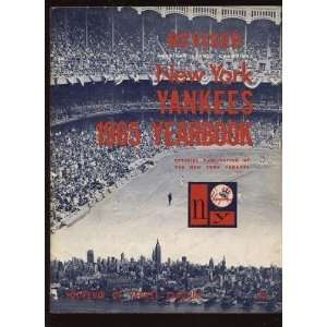 1965 New York Yankees Revised Yearbook EX   MLB Programs and Yearbooks 