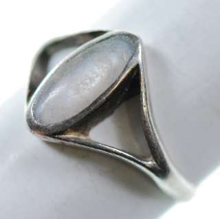 Vintage Sterling Silver   Antique Oval Mother of Pearl   Ring (7.5 