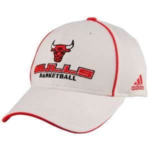  adidas Chicago Bulls White Wordmark Structured Hat: Sports 
