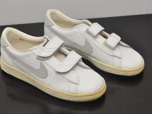 Vintage 1983 Womens Nike Velcro Tennis shoes Size 4  